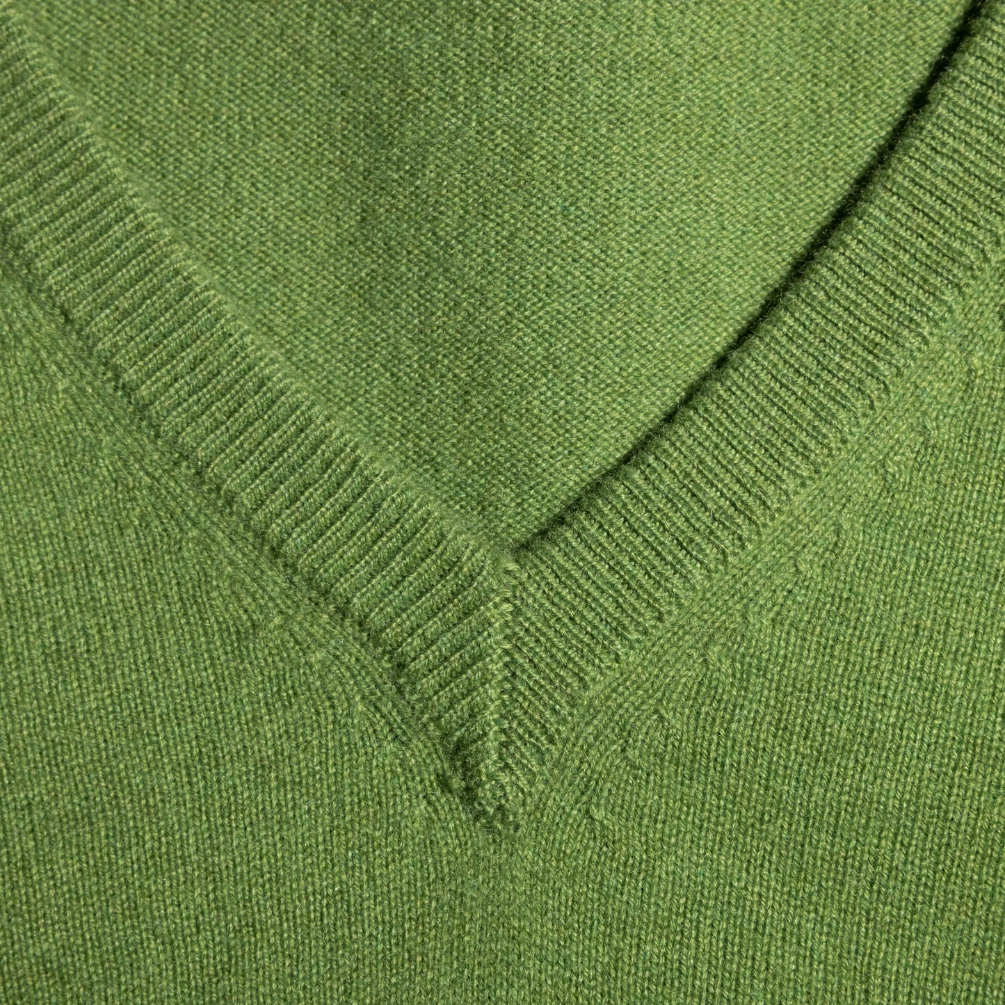 Knitwear San Diego kiwi V-Neck Cashmere