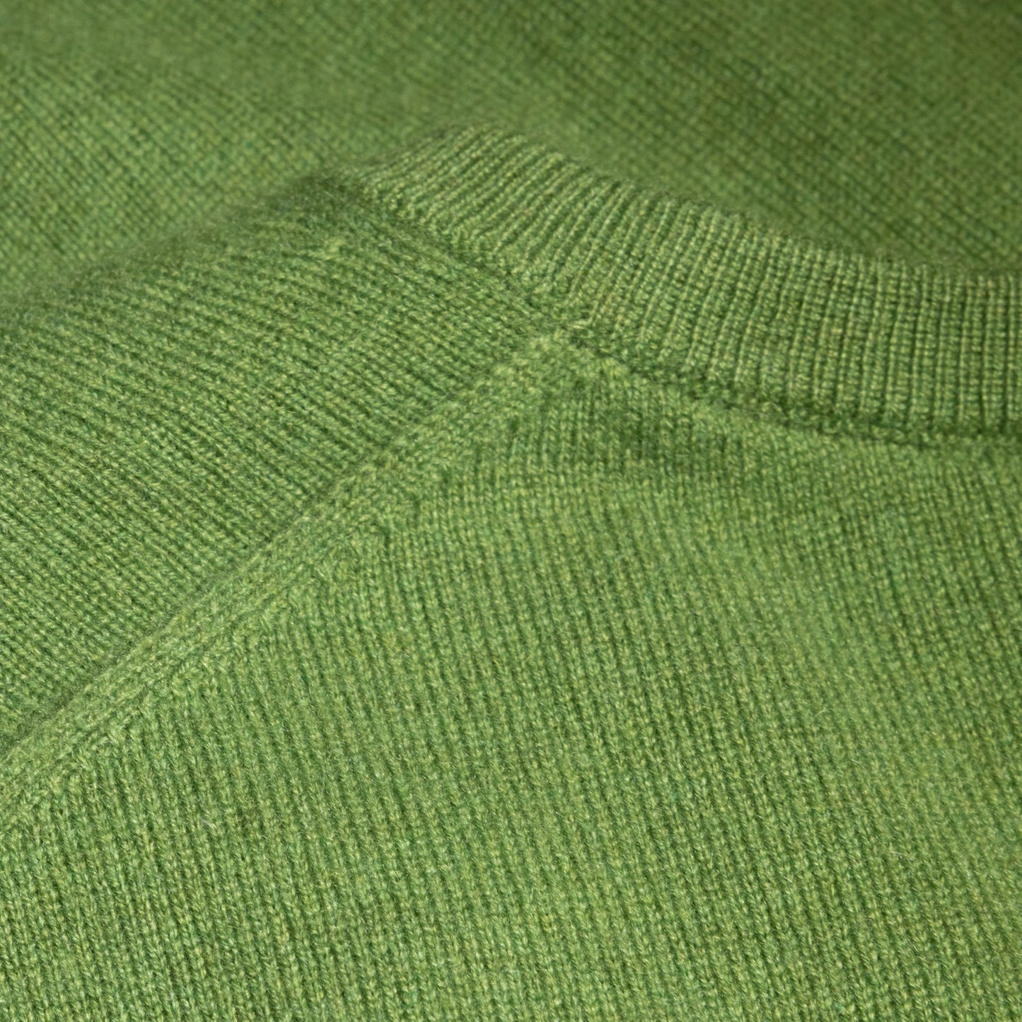 Knitwear San Diego kiwi V-Neck Cashmere